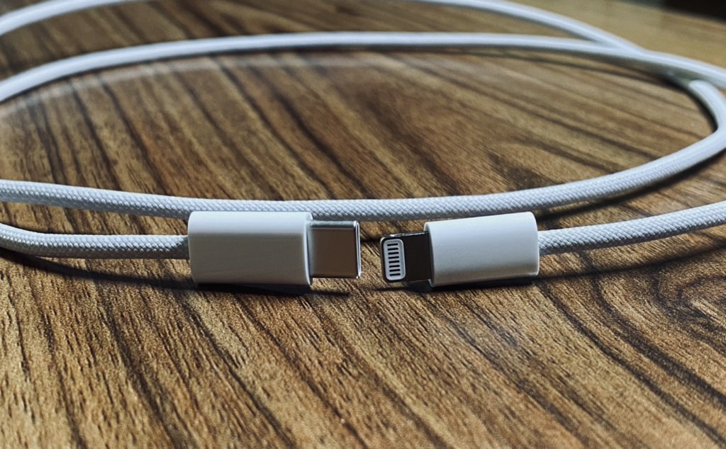 iPhone 12 Apple opakowanie kabel USB C Lightning zawartość pudełek